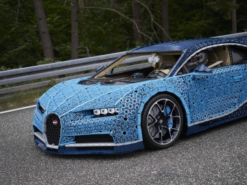 Bugatti Chiron z klock&oacute;w LEGO w skali 1:1